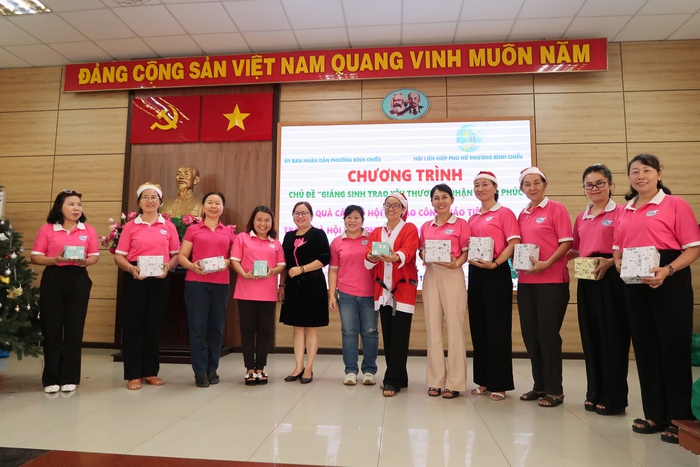 Mang Giáng sinh đến sớm cho phụ nữ có đạo- Ảnh 4.