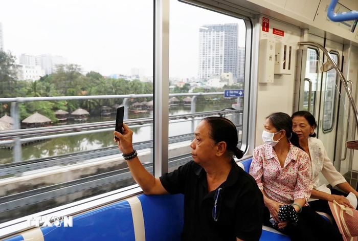 Nữ Phó giáo sư "hiến kế" để Metro Bến Thành - Suối Tiên thu hút đông người dân sau khi chạy chính thức- Ảnh 3.