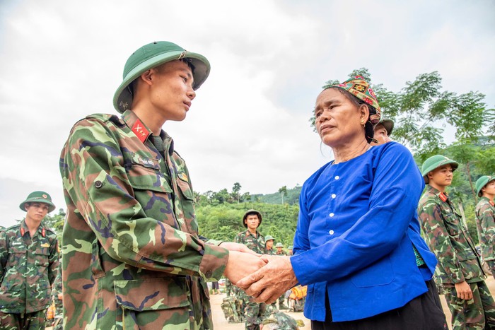 Tình quân thắm mãi trong lòng dân - Ảnh 1.