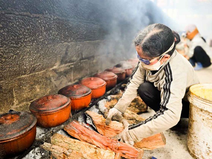 Làng Vũ Đại nghi ngút kho cá dịp cuối năm- Ảnh 10.