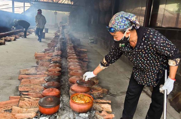 Làng Vũ Đại nghi ngút kho cá dịp cuối năm- Ảnh 12.