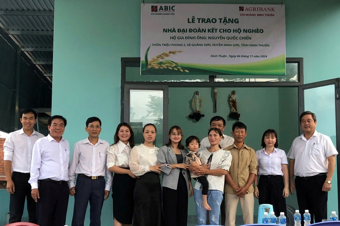 Agribank Chi nhánh tỉnh Ninh Thuận và ABIC Chi nhánh Khánh Hòa trao nhà đại đoàn kết cho hộ nghèo- Ảnh 1.