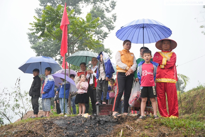 Độc đáo giải đua thuyền truyền thống của đồng bào người Thái bên dòng sông Chu- Ảnh 6.