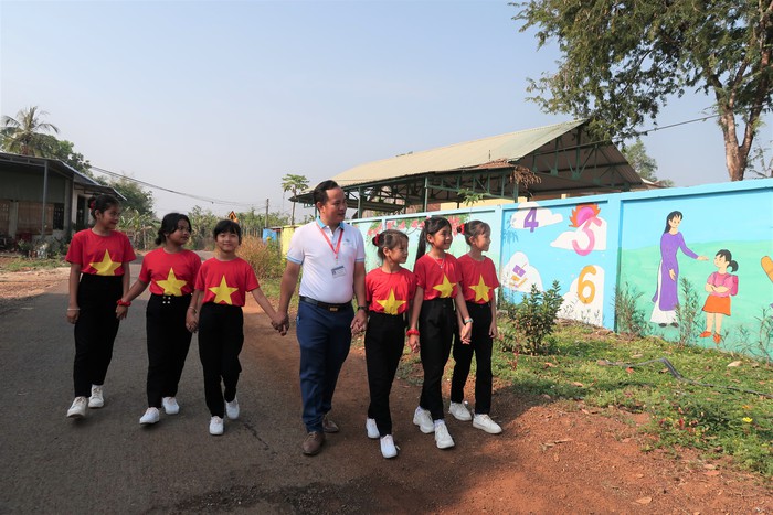 Nước sạch về trường vùng khó Lộc Ninh- Ảnh 5.