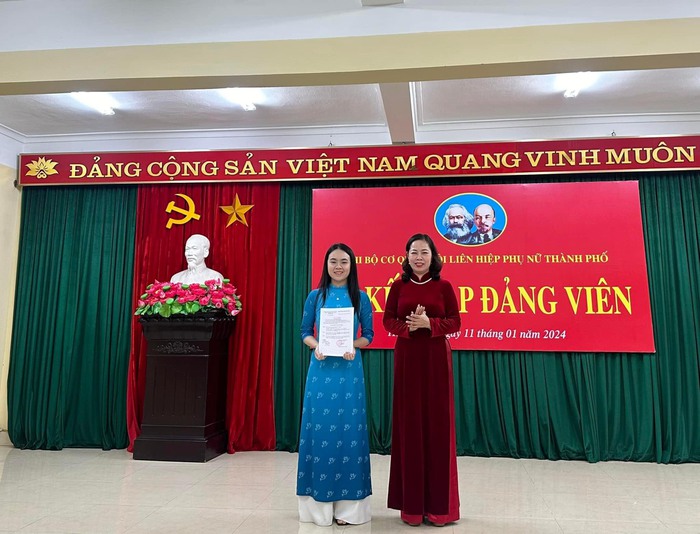 Kỷ niệm 94 năm Ngày thành lập Đảng Cộng sản Việt Nam (3/2/1930 - 3/2/2024): Sáng tạo trong các giải pháp phát triển đảng viên nữ- Ảnh 1.