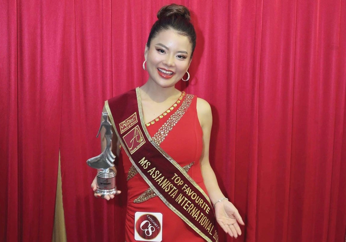 Tina Yuan nhận giải &quot;Người đẹp được yêu thích nhất&quot;