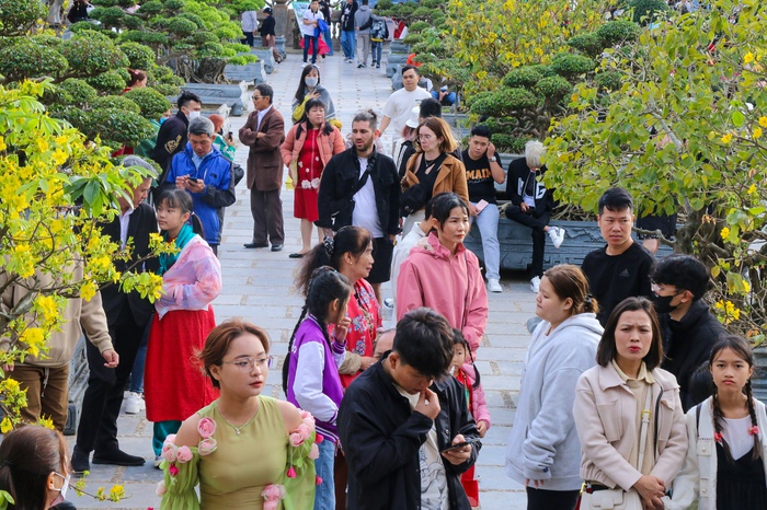 Chen chân lễ Phật, cầu an tại ngôi chùa nổi tiếng linh thiêng nhất Đà Nẵng- Ảnh 6.