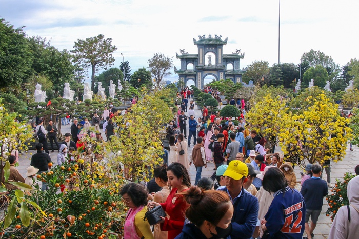 Chen chân lễ Phật, cầu an tại ngôi chùa nổi tiếng linh thiêng nhất Đà Nẵng- Ảnh 3.