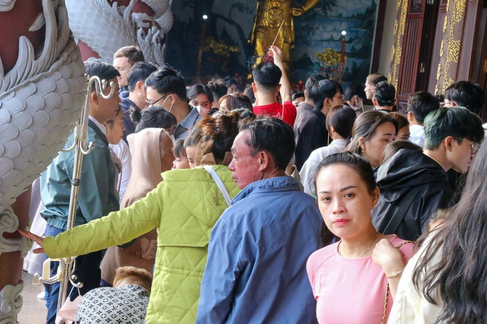 Chen chân lễ Phật, cầu an tại ngôi chùa nổi tiếng linh thiêng nhất Đà Nẵng- Ảnh 9.