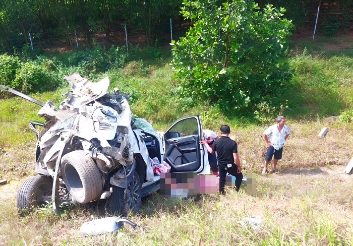 Clip khoảnh khắc kinh hoàng vụ tai nạn trên cao tốc khiến 3 mẹ con tử vong- Ảnh 1.