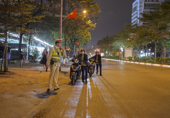 Hà Nội: Thiếu niên mua dùi cui điện mini để "thể hiện" với lực lượng 141- Ảnh 2.