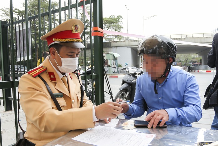 Tài xế ô tô "bay" hơn 1 chỉ vàng trong ngày vía Thần tài- Ảnh 8.