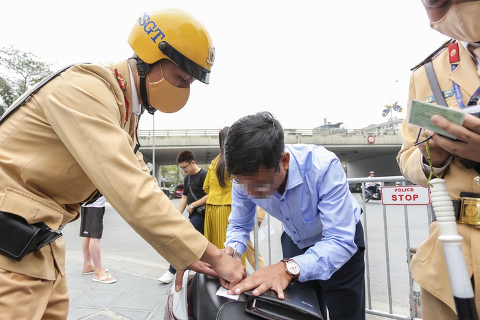 Tài xế ô tô "bay" hơn 1 chỉ vàng trong ngày vía Thần tài- Ảnh 13.