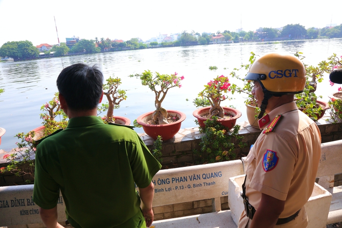 Tàu kiểm ngư, cảnh sát được huy động ngăn chặn chích điện vớt cá ngày ông Táo ở TPHCM - Ảnh 5.