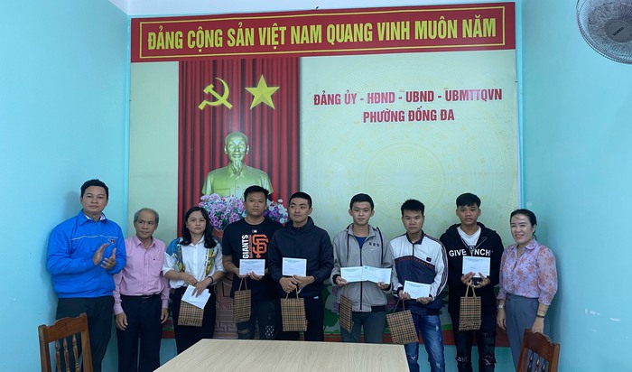 Hội LHPN tỉnh Bình Định tặng quà các tân binh nhập ngũ năm 2024- Ảnh 2.