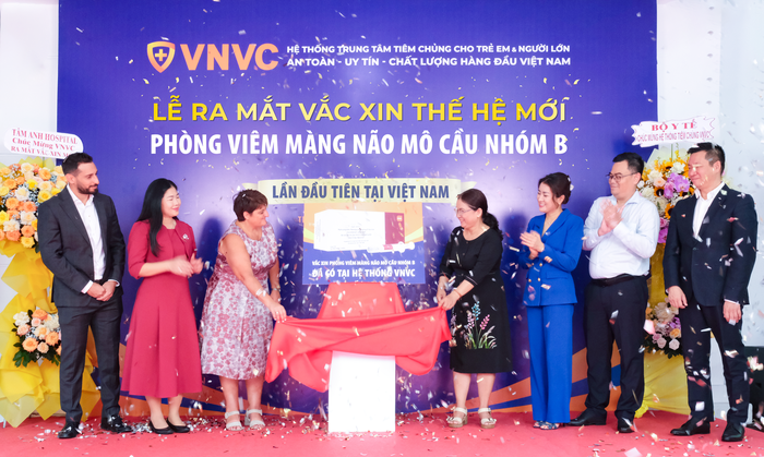 VNVC ra mắt và triển khai tiêm vắc xin phòng viêm màng não mô cầu nhóm B thế hệ mới - Ảnh 1.