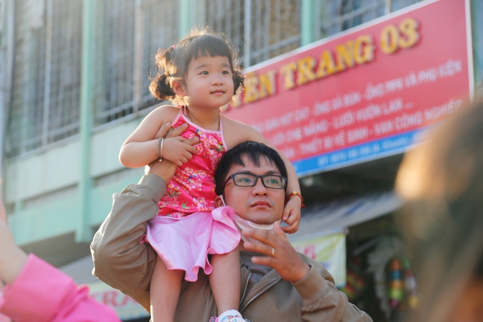 Chùm ảnh: Hàng nghìn người dân TPHCM chen nhau xem Bát Tiên khiến các tuyến đường kẹt cứng- Ảnh 14.