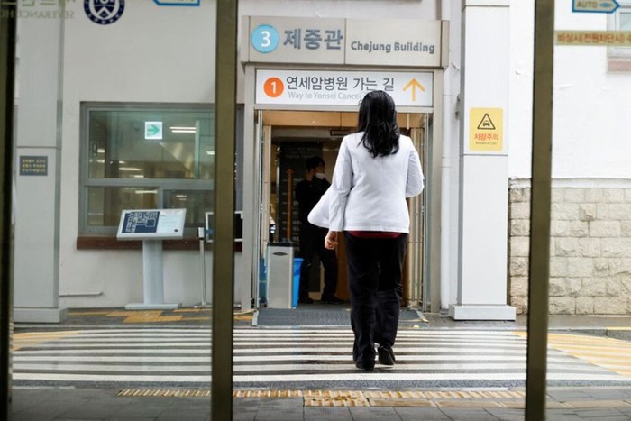Hàn Quốc: Y tá làm thay nghiệp vụ của bác sĩ - Ảnh 1.