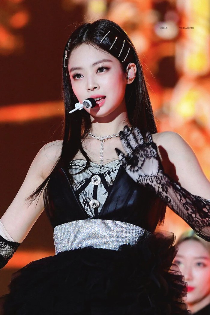 Jennie vừa lên chức CEO lập ngay kỷ lục: Nữ idol Kpop đầu tiên có MV solo đạt 1 tỷ view- Ảnh 3.