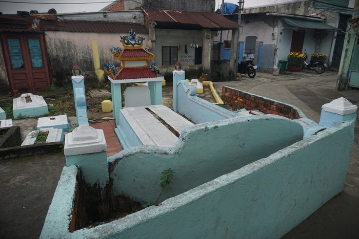 Ớn lạnh nơi người dân sống chung với 2.000 ngôi mộ ở Đà Nẵng- Ảnh 15.