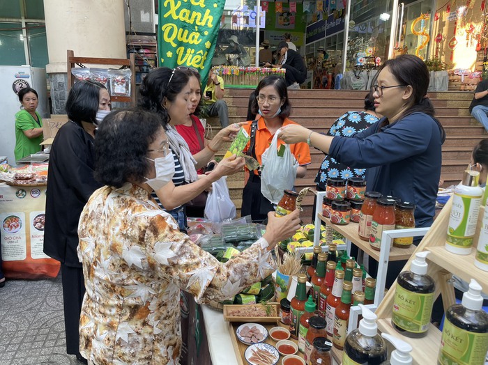 Gần 1.000 nông đặc sản quy tụ tại phiên chợ “Tết Xanh - Qùa Việt”- Ảnh 1.