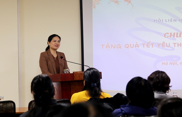Hội LHPN Việt Nam trao tặng 50 suất quà Tết cho phụ nữ có hoàn cảnh khó khăn tại quận Hai Bà Trưng- Ảnh 1.