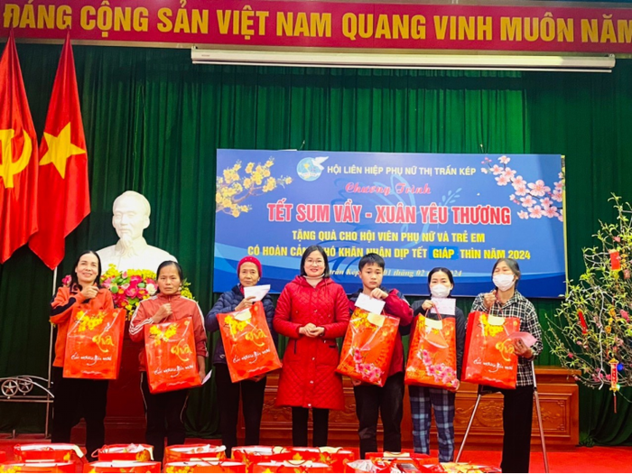 Bắc Giang: Tết sum vầy- Xuân yêu thương 2024 cho phụ nữ nghèo- Ảnh 1.