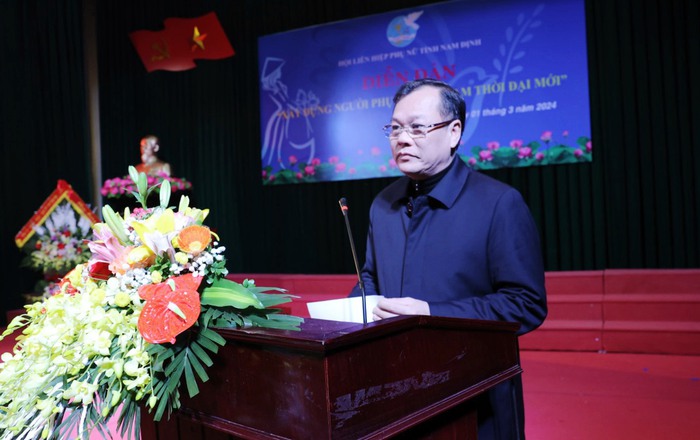 Phó Bí thư Thường trực Tỉnh ủy Lê Quốc Chỉnh phát biểu chỉ đạo tại Diễn đàn.