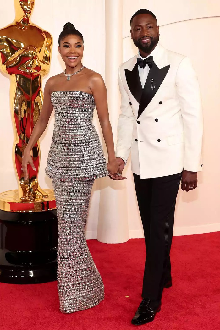 "Mãn nhãn" với trang phục của các ngôi sao tham dự lễ trao giải Oscar 2024- Ảnh 2.