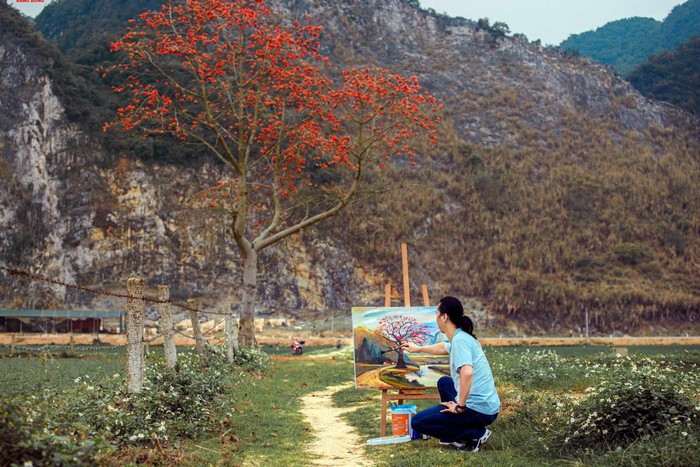 Tháng 3 hoa gạo nở đỏ một góc trời, đường làng trở thành điểm check in hút khách ở xứ Nghệ- Ảnh 11.