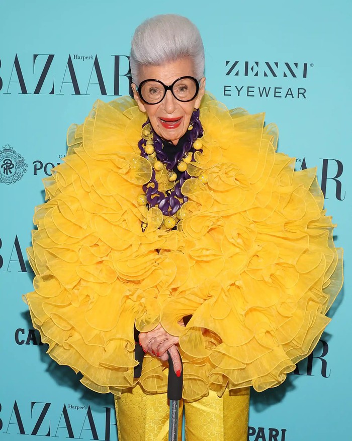 Iris Apfel - nhà thiết kế, biểu tượng thời trang người Mỹ, qua đời ở tuổi 102- Ảnh 1.