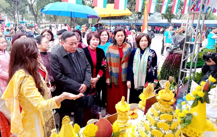 Festival "Phụ nữ Thủ đô vì hòa bình, phát triển": Lan tỏa vẻ đẹp văn hóa Hà Nội và các nước- Ảnh 1.