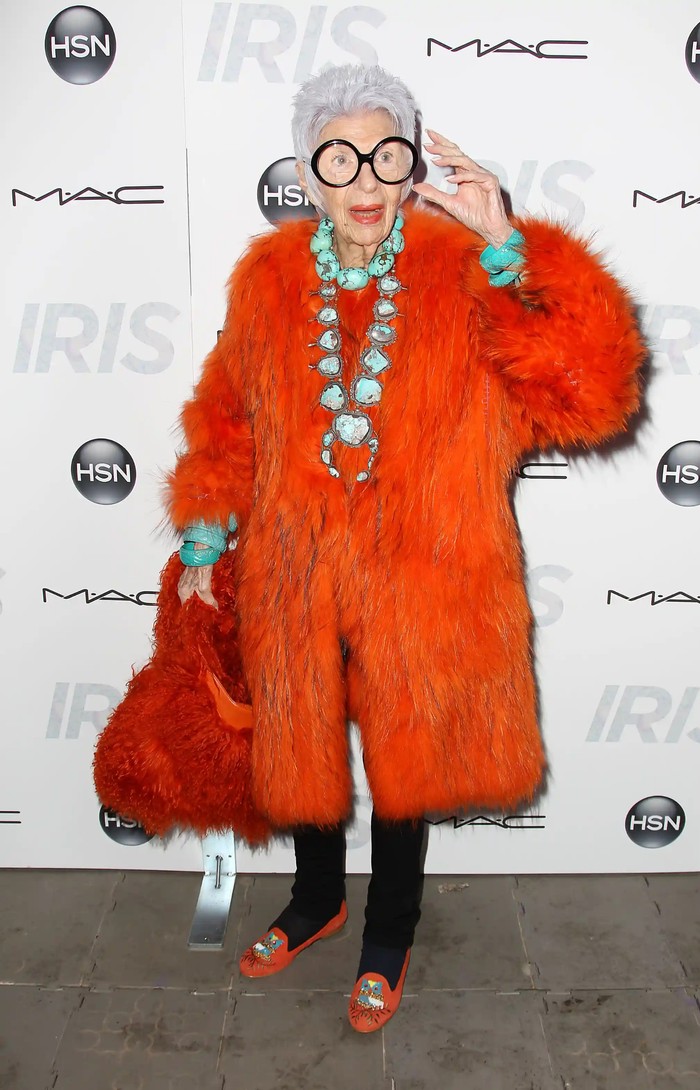 Iris Apfel - nhà thiết kế, biểu tượng thời trang người Mỹ, qua đời ở tuổi 102- Ảnh 5.