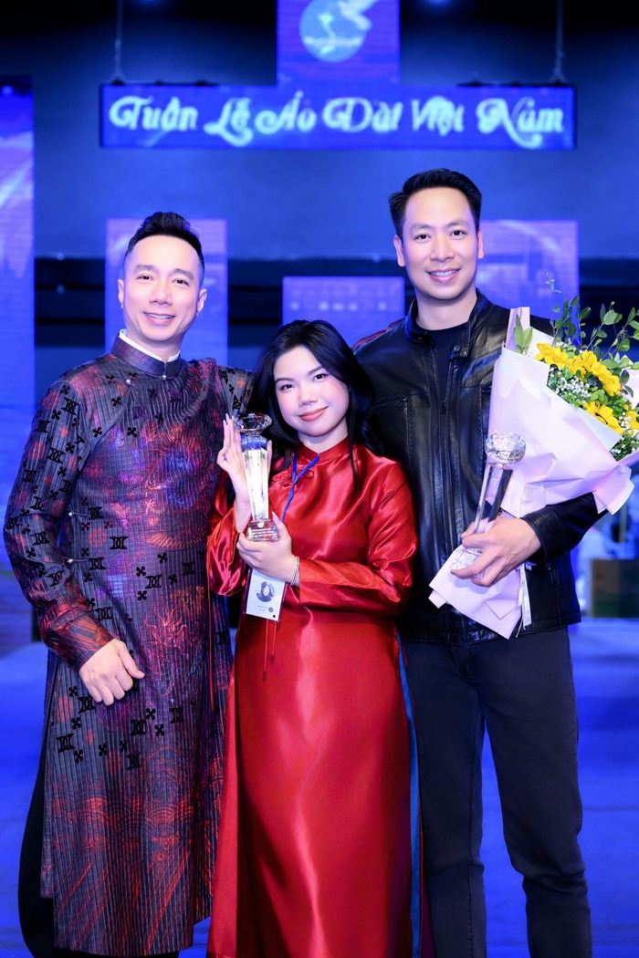 NTK Đỗ Trịnh Hoài Nam, đạo diễn Đỗ Bảo Ngọc, Tổng đạo diễn Quang Tú (từ trái qua)