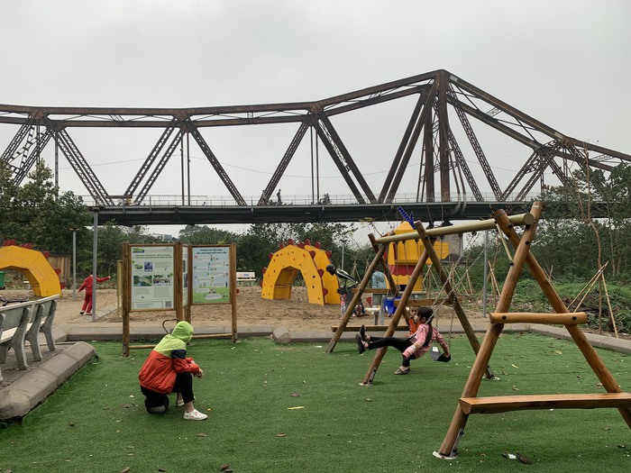 Nghịch lý công viên Hà Nội: Sân chơi cộng đồng đầy ý nghĩa bên cầu Long Biên - Ảnh 12.