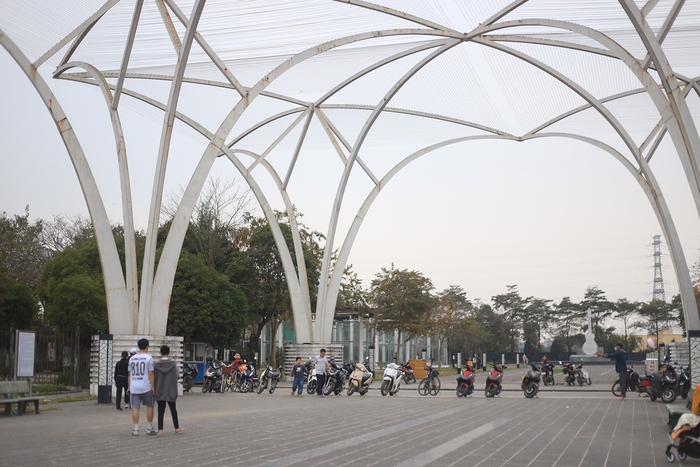 Nghịch lý công viên Hà Nội: Công viên trăm tỉ, vừa đưa vào dùng đã xuống cấp- Ảnh 6.
