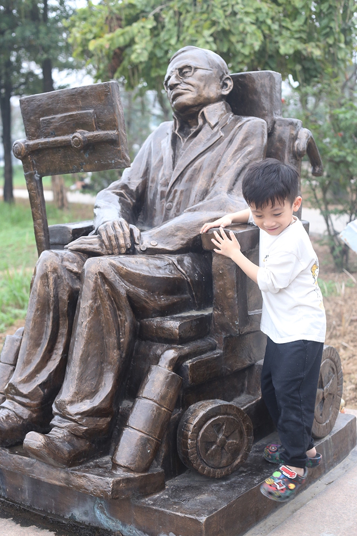 Nghịch lý công viên Hà Nội: Công viên Thiên văn học đẹp nhưng nhà vệ sinh đầy ám ảnh - Ảnh 9.