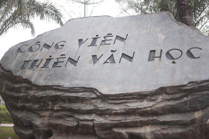 Nghịch lý công viên Hà Nội: Công viên Thiên văn học đẹp nhưng nhà vệ sinh đầy ám ảnh - Ảnh 1.