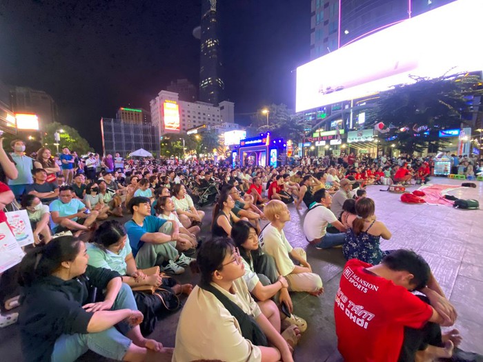 Người hâm mộ hụt hẫng sau trận thua của Đội tuyển Việt Nam- Ảnh 1.