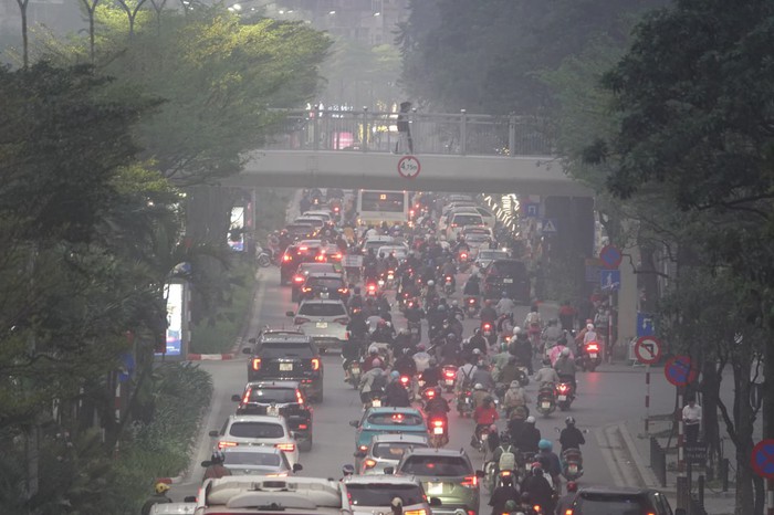 Không khí ô nhiễm lại "bủa vây" Hà Nội, chỉ số liên tục ở mức báo động đỏ trong top đầu thế giới- Ảnh 2.