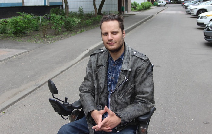 Xót xa câu chuyện chàng trai ngồi xe lăn hy sinh để cứu mạng bạn gái trong vụ khủng bố ở Nga- Ảnh 1.