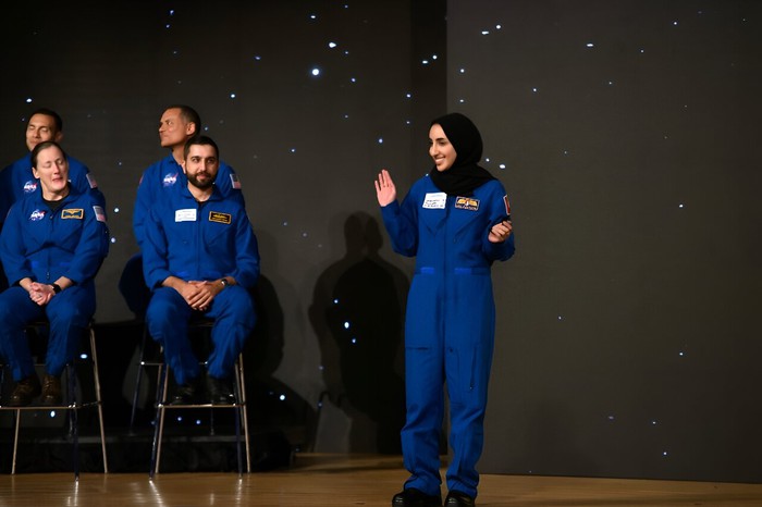 Nữ phi hành gia Ả Rập đầu tiên tốt nghiệp khóa đào tạo của NASA- Ảnh 1.