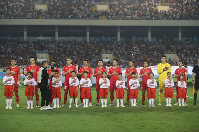 Bùi Tiến Dũng có chia sẻ đầu tiên sau trận thua đau trước Indonesia, làm điều đặc biệt này cho Quang Hải- Ảnh 3.