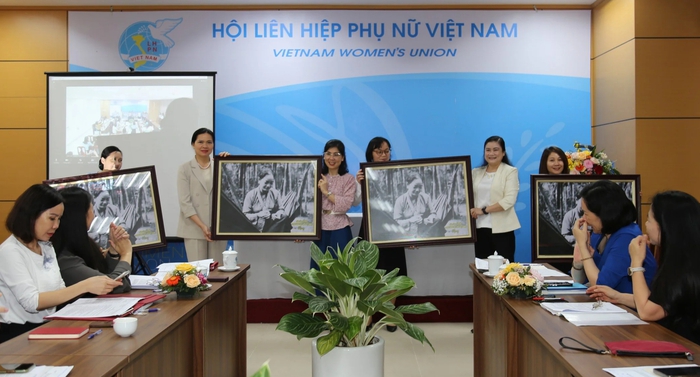 Đảng ủy Cơ quan TƯ Hội LHPN Việt Nam trao giải Cuộc thi tìm hiểu về Nữ tướng khăn rằn Nguyễn Thị Định- Ảnh 1.
