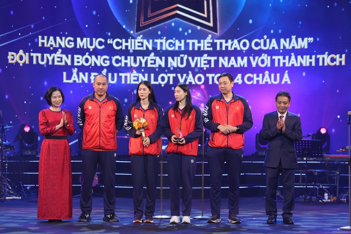Đội tuyển bóng chuyền nữ Việt Nam nhận giải &quot;Chiến tích của năm&quot;