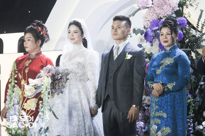 Quang Hải có hành động tinh tế với Chu Thanh Huyền ở đám cưới, lộ biểu cảm căng thẳng trước họ nhà gái- Ảnh 7.