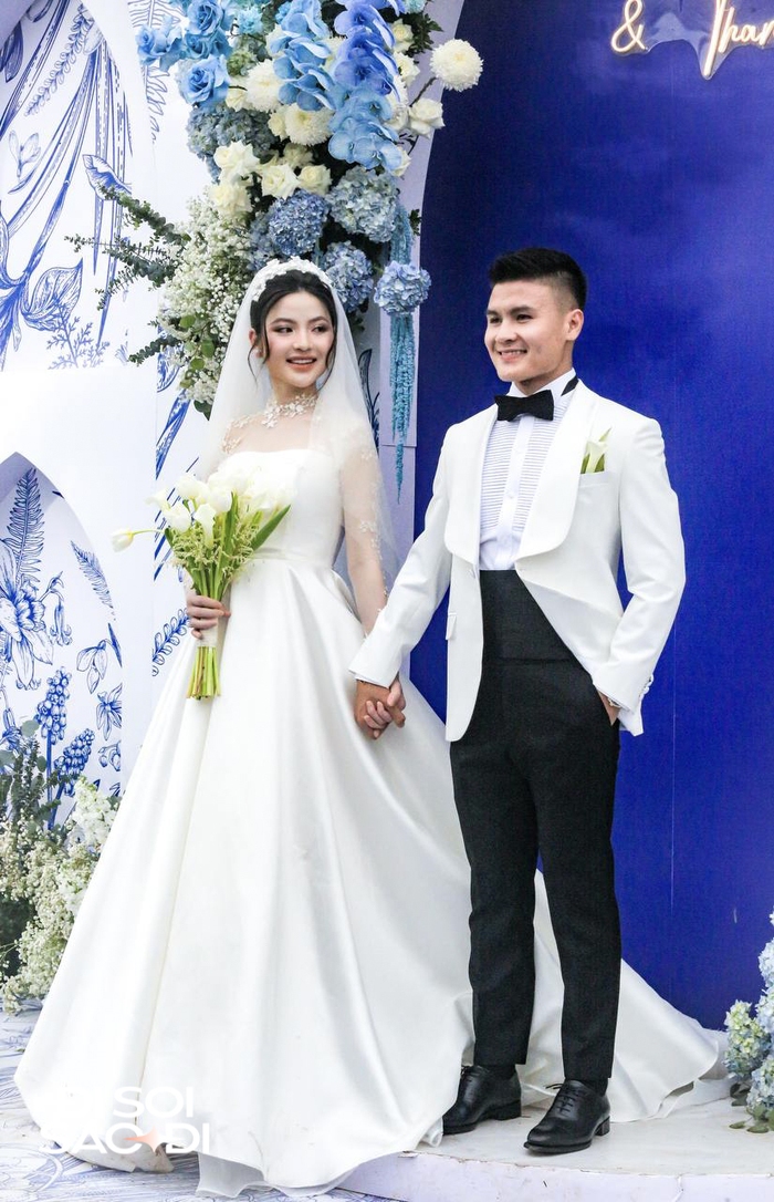 Toàn cảnh đám cưới Quang Hải và Chu Thanh Huyền: Dâu xinh rể xịn, ấn tượng nhất là chuyện mẹ chồng - nàng dâu- Ảnh 5.