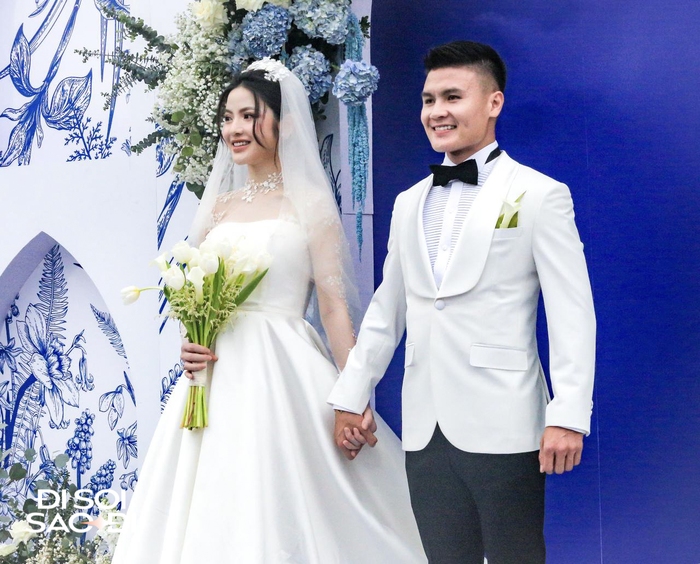 Toàn cảnh đám cưới Quang Hải và Chu Thanh Huyền: Dâu xinh rể xịn, ấn tượng nhất là chuyện mẹ chồng - nàng dâu- Ảnh 3.