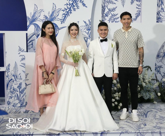 Toàn cảnh đám cưới Quang Hải và Chu Thanh Huyền: Dâu xinh rể xịn, ấn tượng nhất là chuyện mẹ chồng - nàng dâu- Ảnh 7.