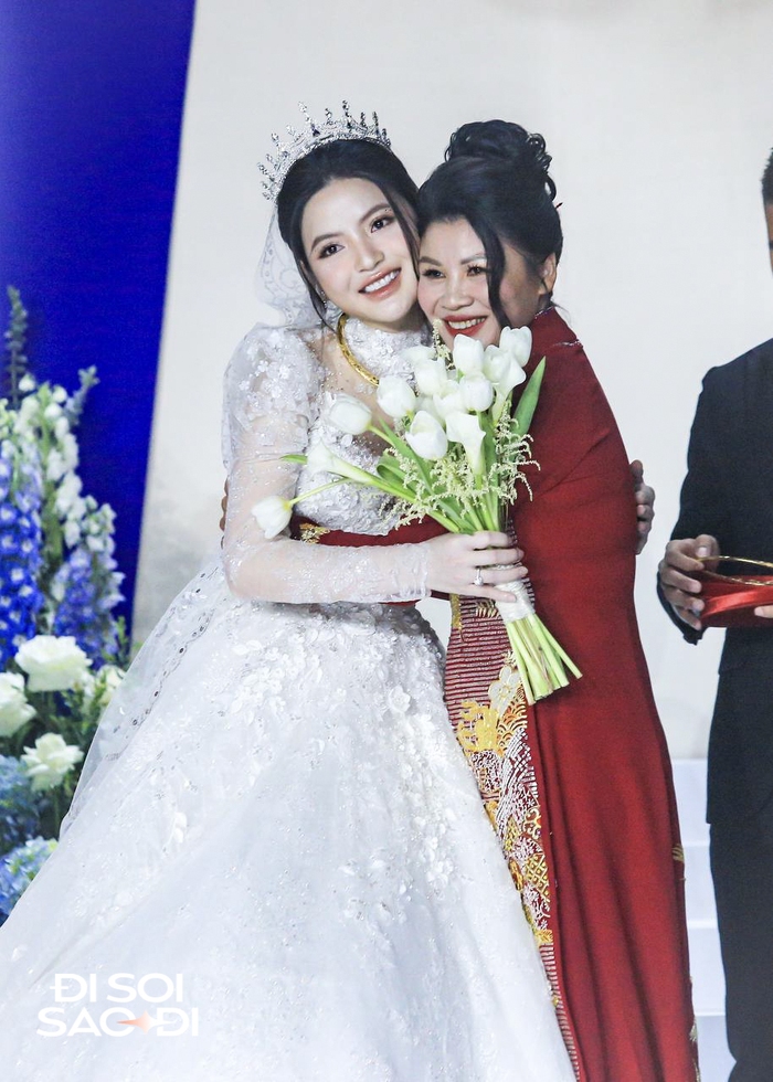 Toàn cảnh đám cưới Quang Hải và Chu Thanh Huyền: Dâu xinh rể xịn, ấn tượng nhất là chuyện mẹ chồng - nàng dâu- Ảnh 12.